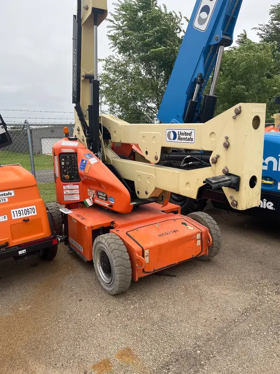 2016 JLG E400AJPN Articulating Boom Lift