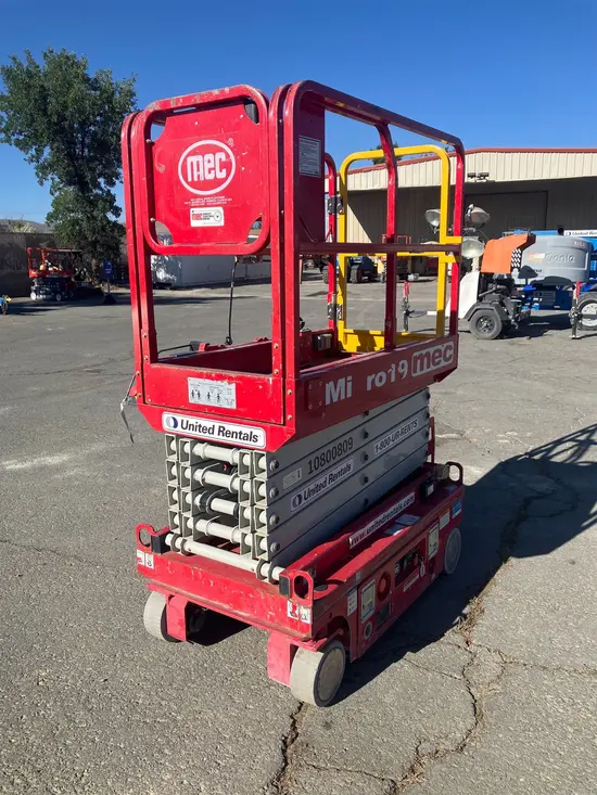 2018 MEC MICRO 19 Scissor Lift