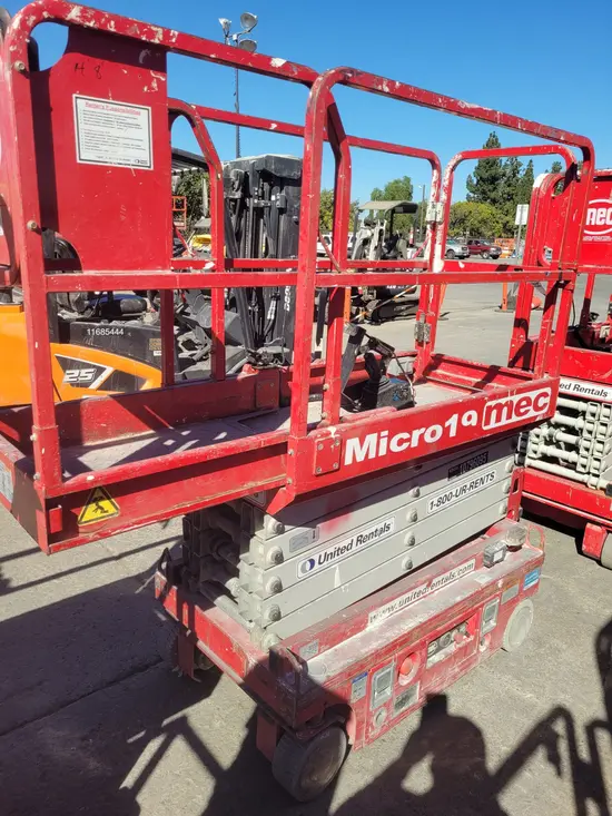 2018 MEC MICRO 19 Scissor Lift