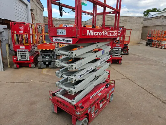 2018 MEC MICRO 19 Scissor Lift