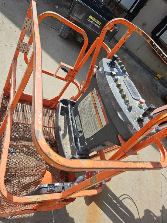 2015 JLG E400AJPN Articulating Boom Lift