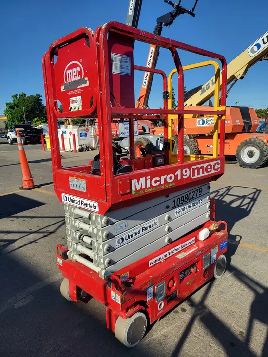 2019 MEC MICRO 19 Scissor Lift