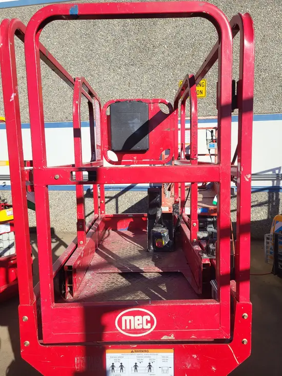 2018 MEC MICRO 19 Scissor Lift