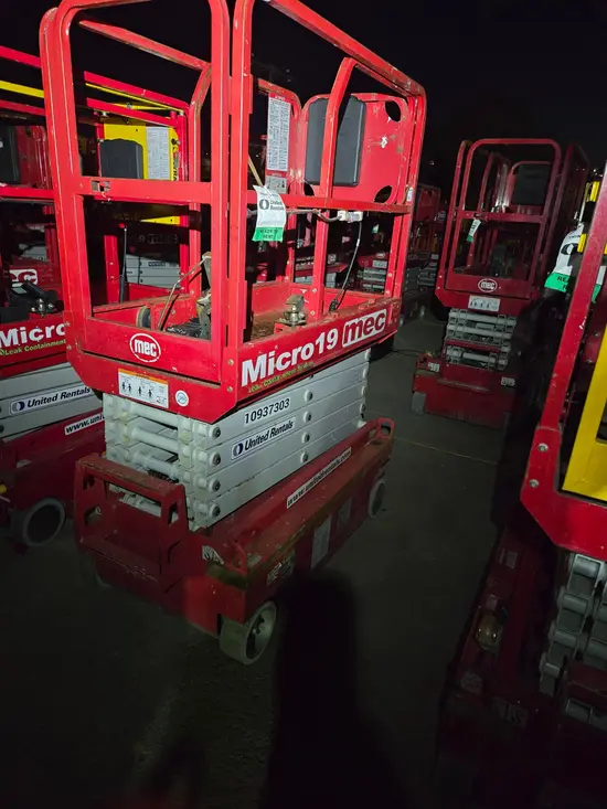 2019 MEC MICRO 19 Scissor Lift
