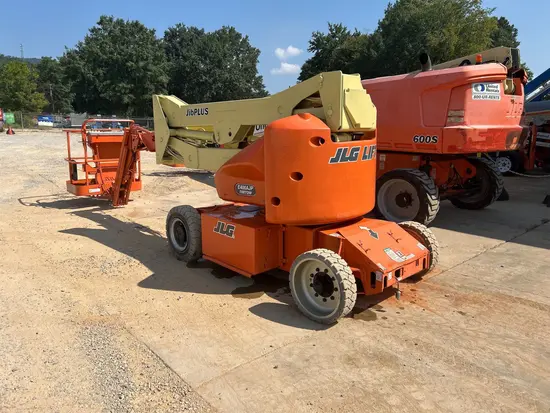 2015 JLG E400AJPN Articulating Boom Lift