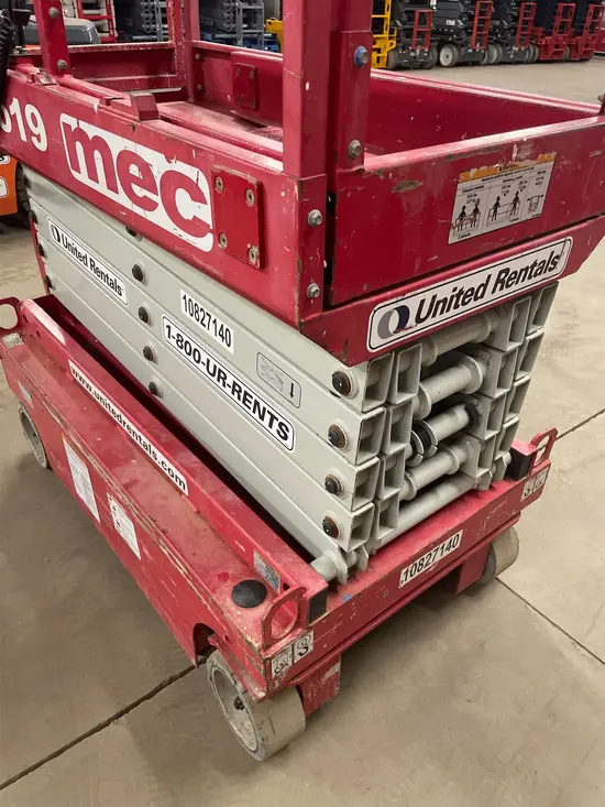2018 MEC MICRO 19 Scissor Lift