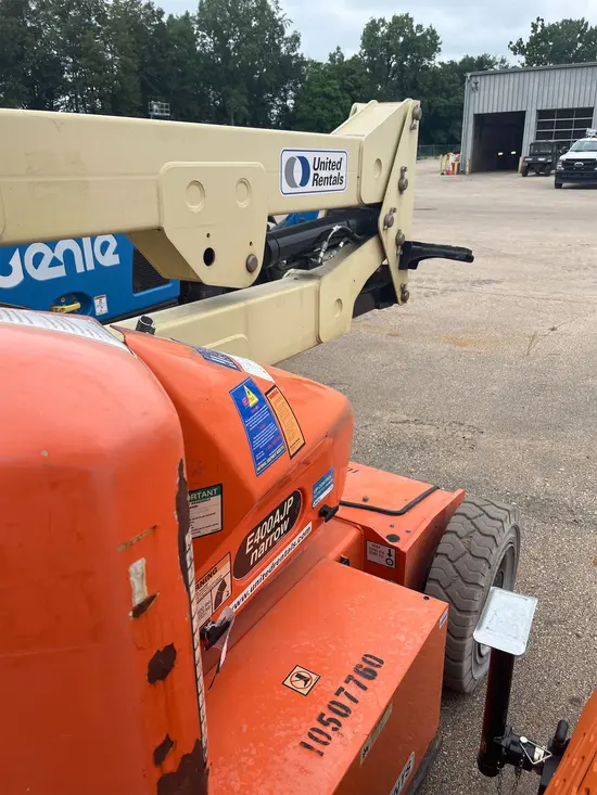 2016 JLG E400AJPN Articulating Boom Lift