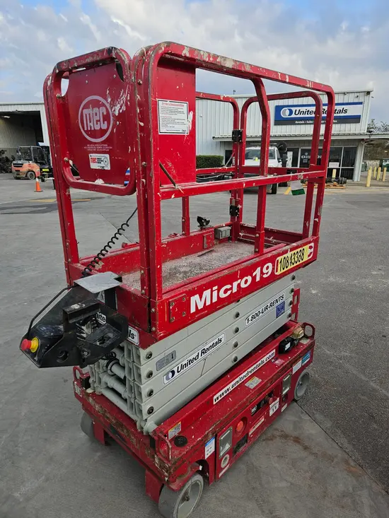 2018 MEC MICRO 19 Scissor Lift
