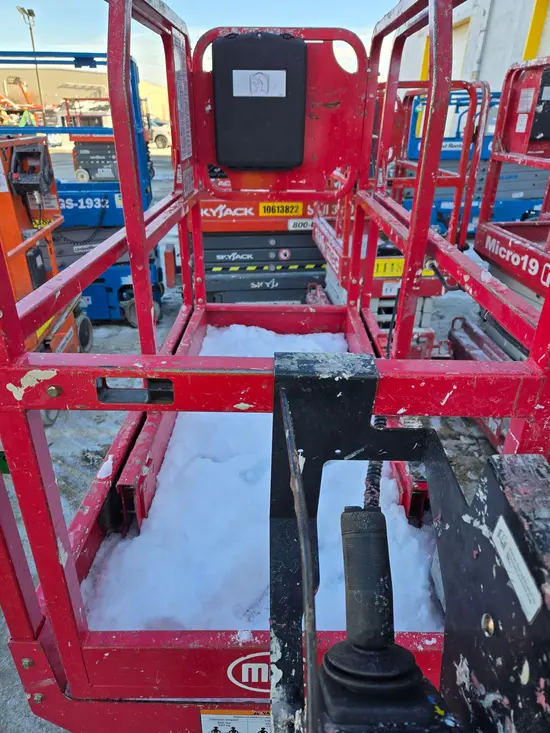 2018 MEC MICRO 19 Scissor Lift