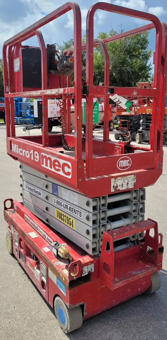 2018 MEC MICRO 19 Scissor Lift