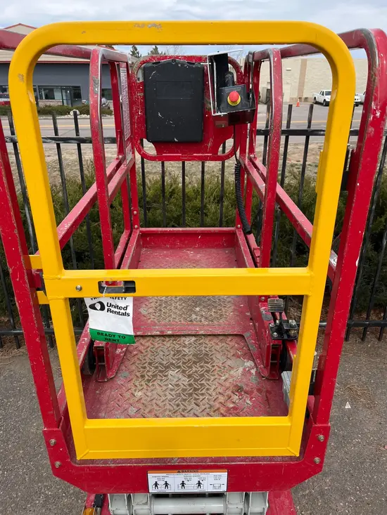 2018 MEC MICRO 19 Scissor Lift