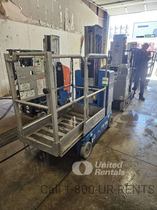 2016 Genie GR-20 Self-Propelled One-Person Lift