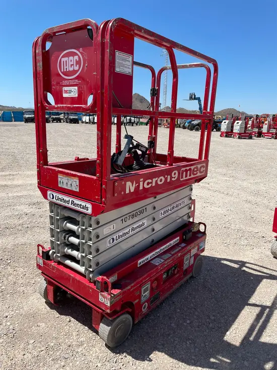 2018 MEC MICRO 19 Scissor Lift