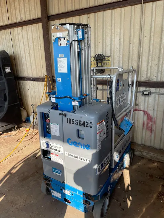 2017 Genie GR-20 Self-Propelled One-Person Lift
