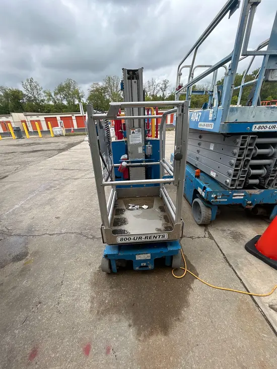 2017 Genie GR-20 Self-Propelled One-Person Lift