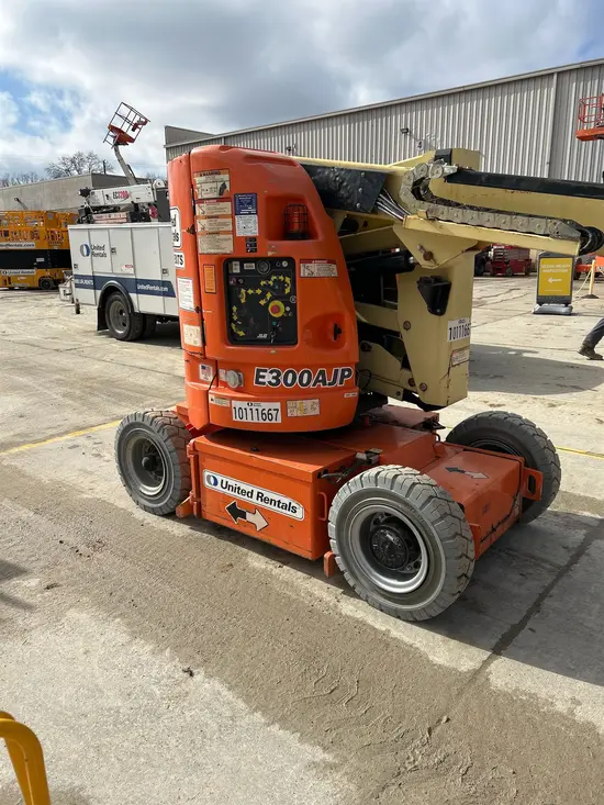 2013 JLG E300AJP Articulating Boom Lift