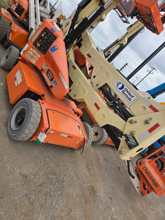 2017 JLG E400AJPN Articulating Boom Lift
