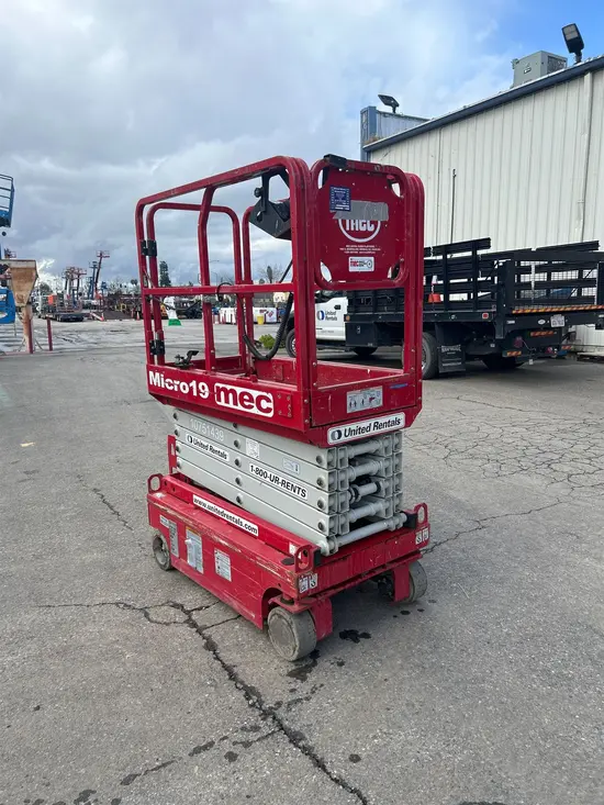 2018 MEC MICRO 19 Scissor Lift