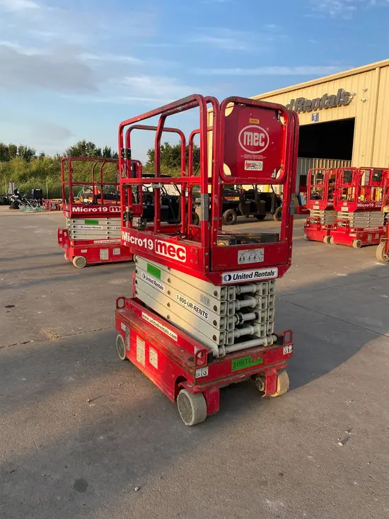 2018 MEC MICRO 19 Scissor Lift