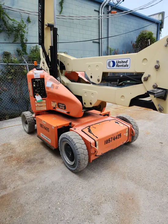 2017 JLG E400AJPN Articulating Boom Lift
