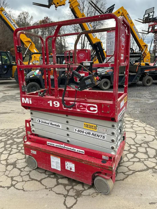 2018 MEC MICRO 19 Scissor Lift