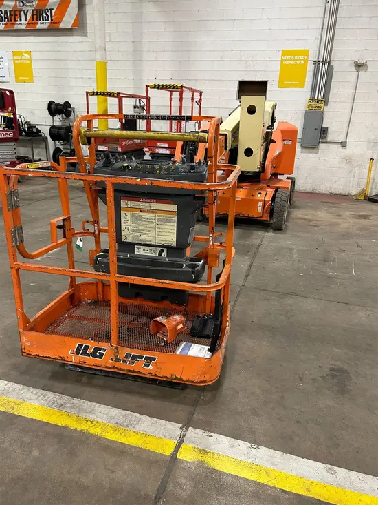 2017 JLG E400AJPN Articulating Boom Lift