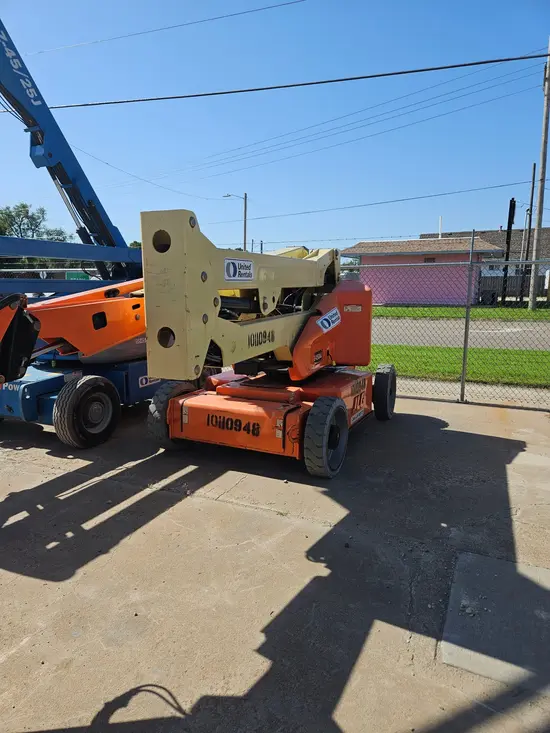 2013 JLG E450AJ Articulating Boom Lift