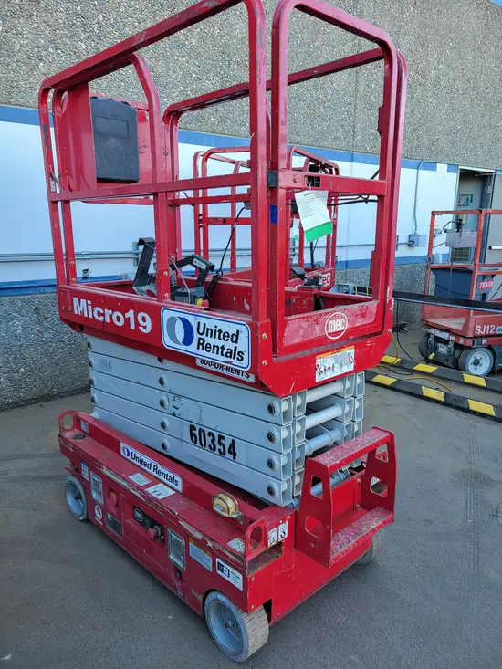 2018 MEC MICRO 19 Scissor Lift