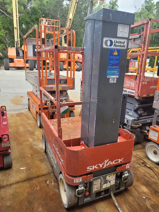 2017 Skyjack SJ16 Self-Propelled One-Person Lift