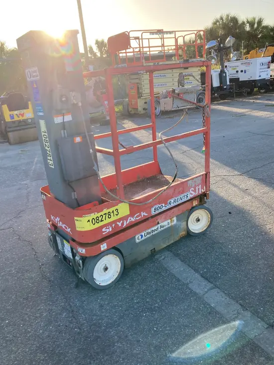 2018 Skyjack SJ16 Self-Propelled One-Person Lift
