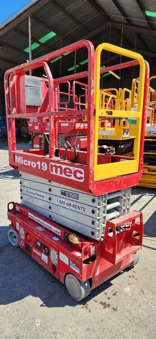2018 MEC MICRO 19 Scissor Lift