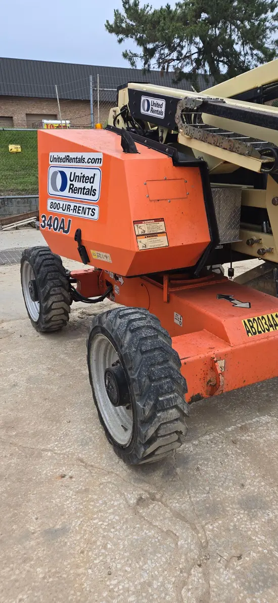 2017 JLG 340AJ Articulating Boom Lift