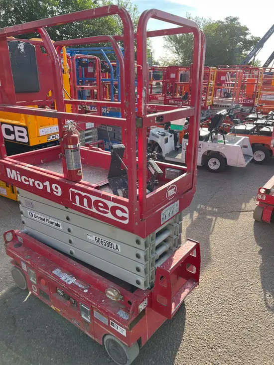 2018 MEC MICRO 19 Scissor Lift