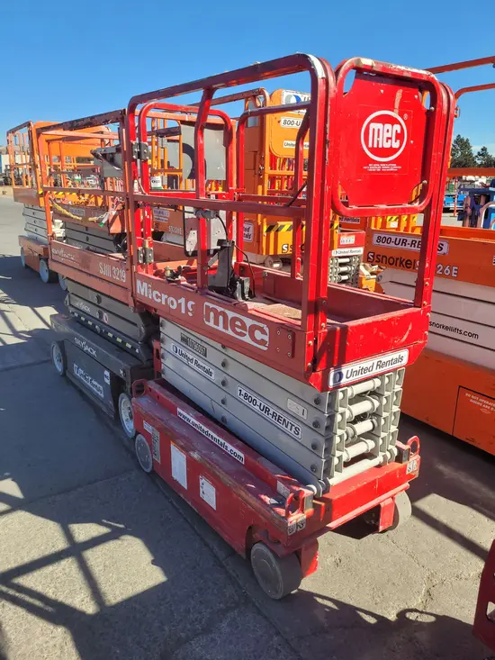 2018 MEC MICRO 19 Scissor Lift