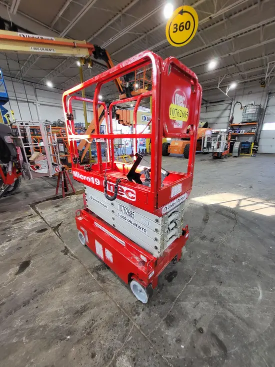 2018 MEC MICRO 19 Scissor Lift