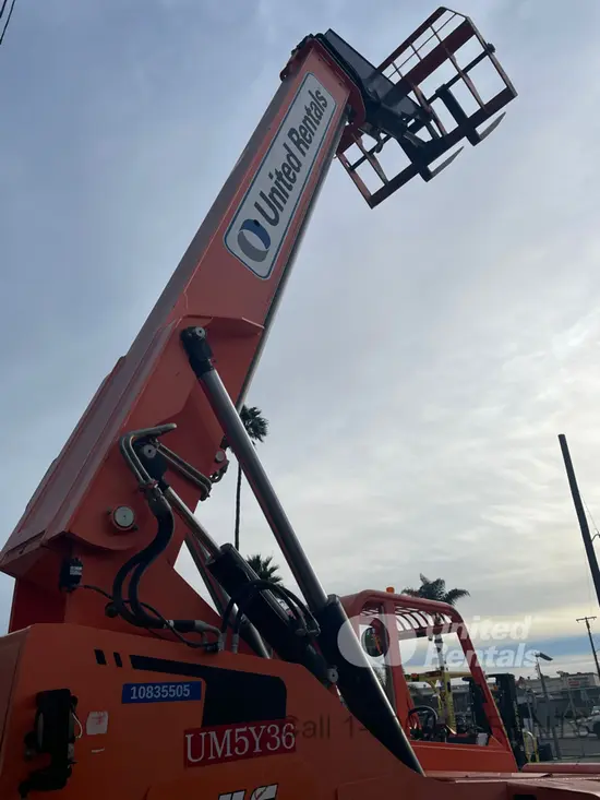 2018 SKYTRAK 8042 Forklift