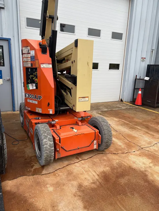 2018 JLG E300AJP Articulating Boom Lift