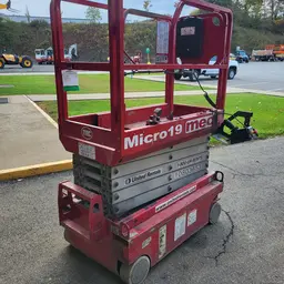 2018 MEC MICRO 19 Scissor Lift