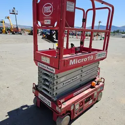 2018 MEC MICRO 19 Scissor Lift