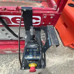 2018 MEC MICRO 19 Scissor Lift