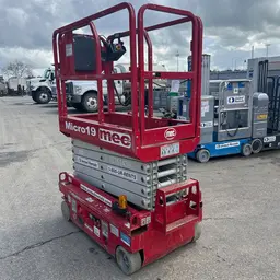 2018 MEC MICRO 19 Scissor Lift