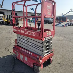 2018 MEC MICRO 19 Scissor Lift