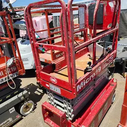 2018 MEC MICRO 19 Scissor Lift