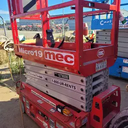2018 MEC MICRO 19 Scissor Lift