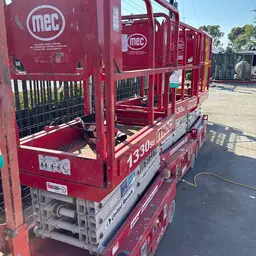 2017 MEC 1330SE Scissor Lift