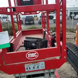 2018 MEC MICRO 19 Scissor Lift