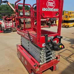 2018 MEC MICRO 19 Scissor Lift