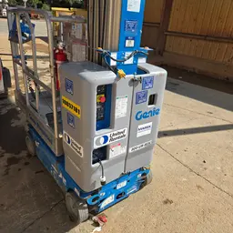 2018 Genie GR-20 Self-Propelled One-Person Lift