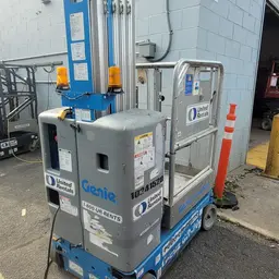 2014 Genie GR-20 Self-Propelled One-Person Lift