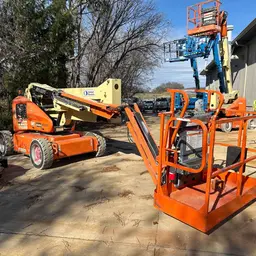 2013 JLG E450AJ Articulating Boom Lift